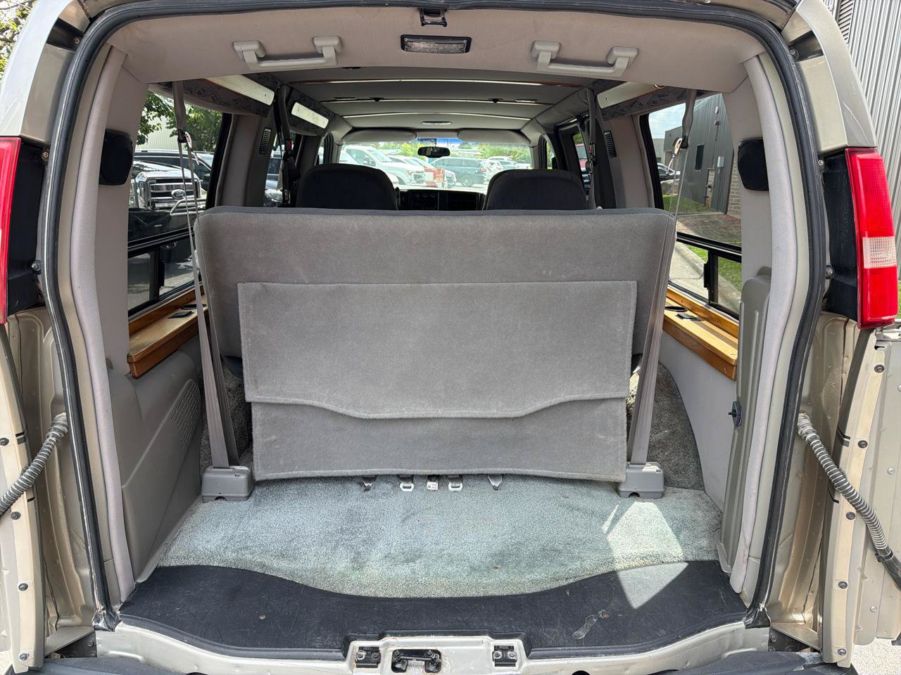 Used 2003 GMC Savana 1500 w/ Preferred Equipment Group 3 RWD image 17