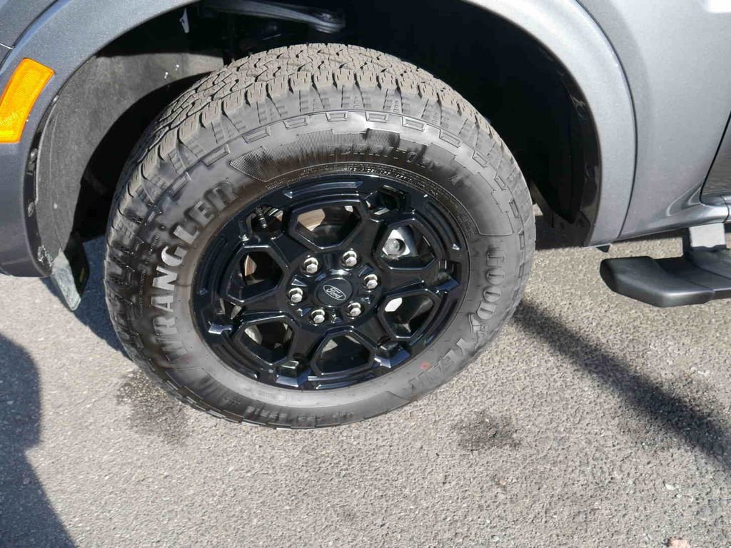 Used 2025 Ford Ranger Lariat w/ FX4 Off-Road Package image 12