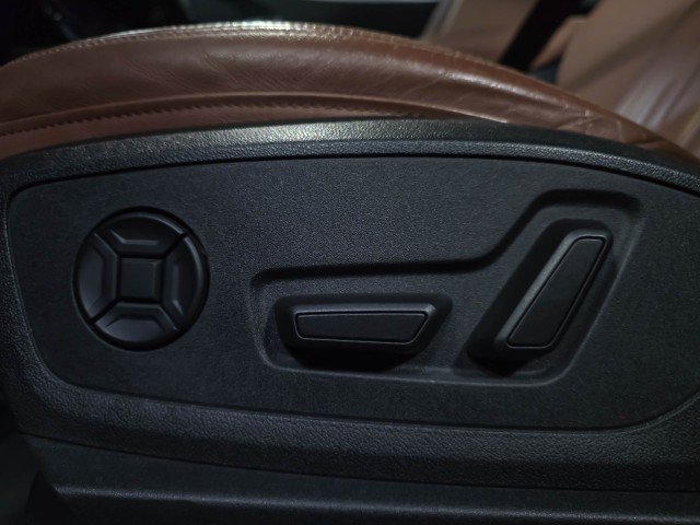 Used 2022 Audi e-tron Premium Plus image 31