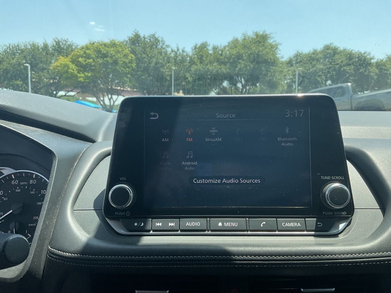 Used 2025 Nissan Rogue SV FWD image 23