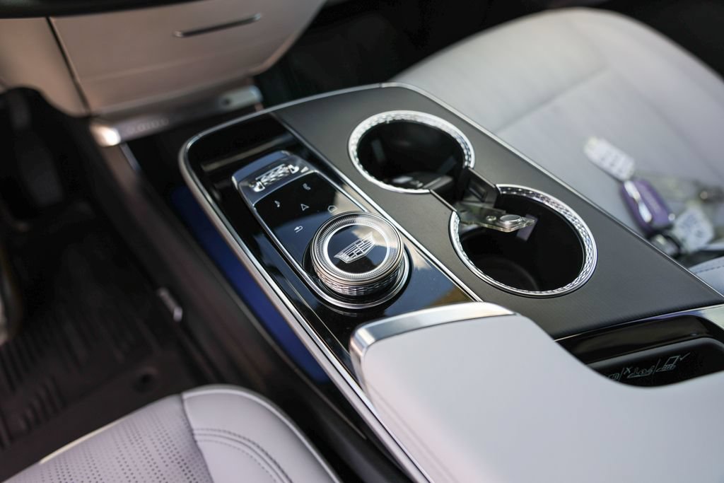 Used 2024 Cadillac Lyriq Luxury AWD/4WD image 17