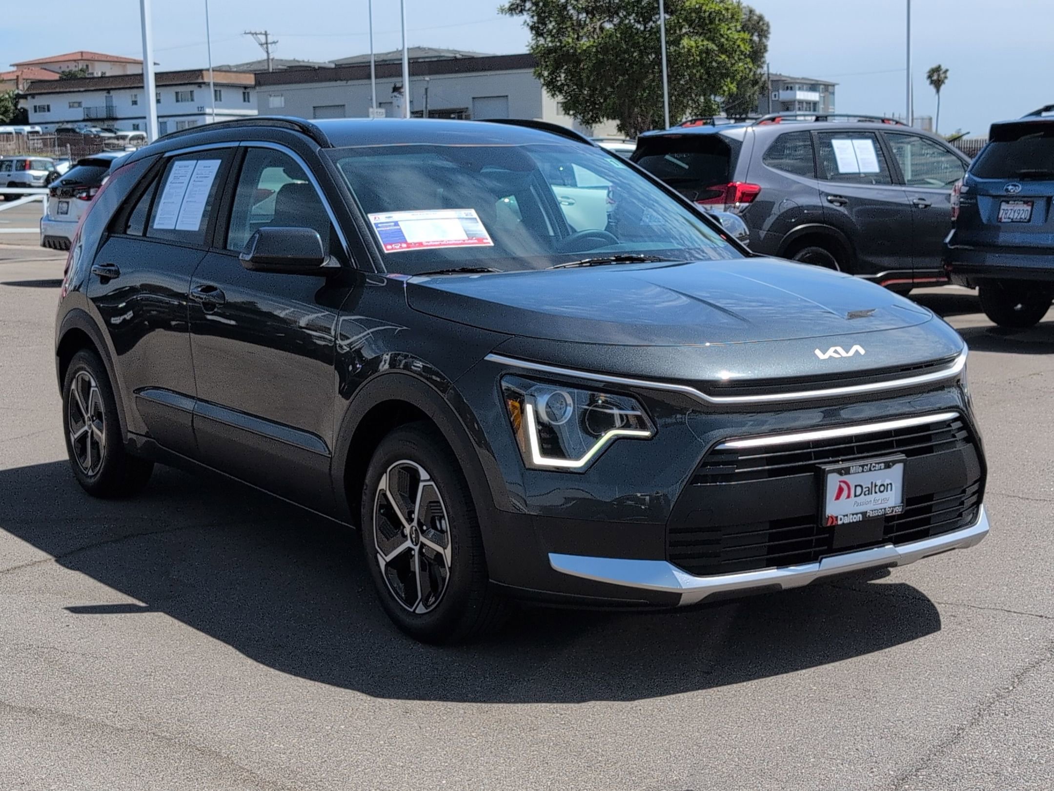 Used 2024 Kia Niro EX image 2