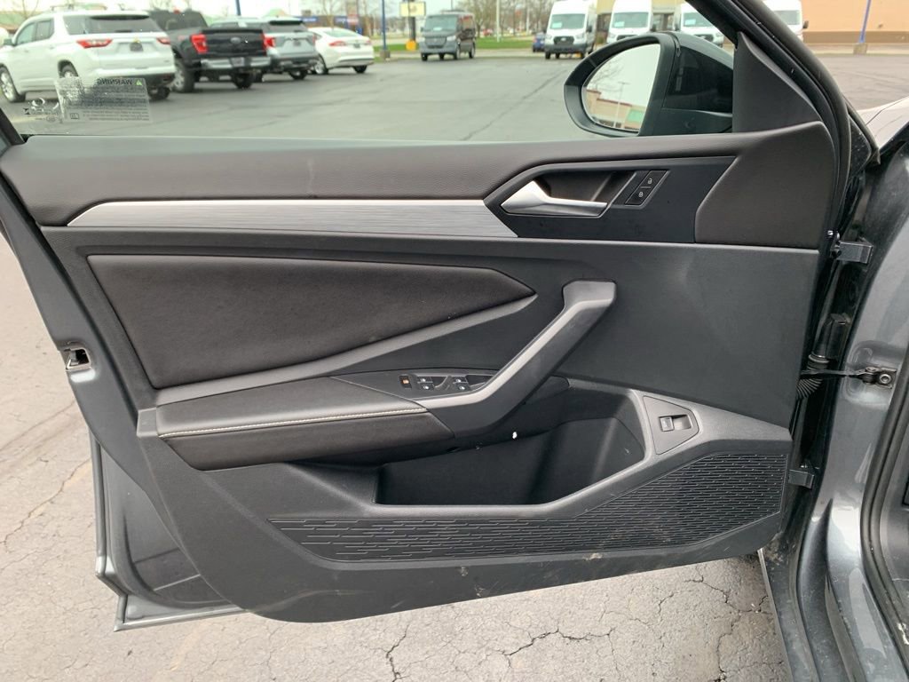 Used 2025 Volkswagen Jetta Sport image 17