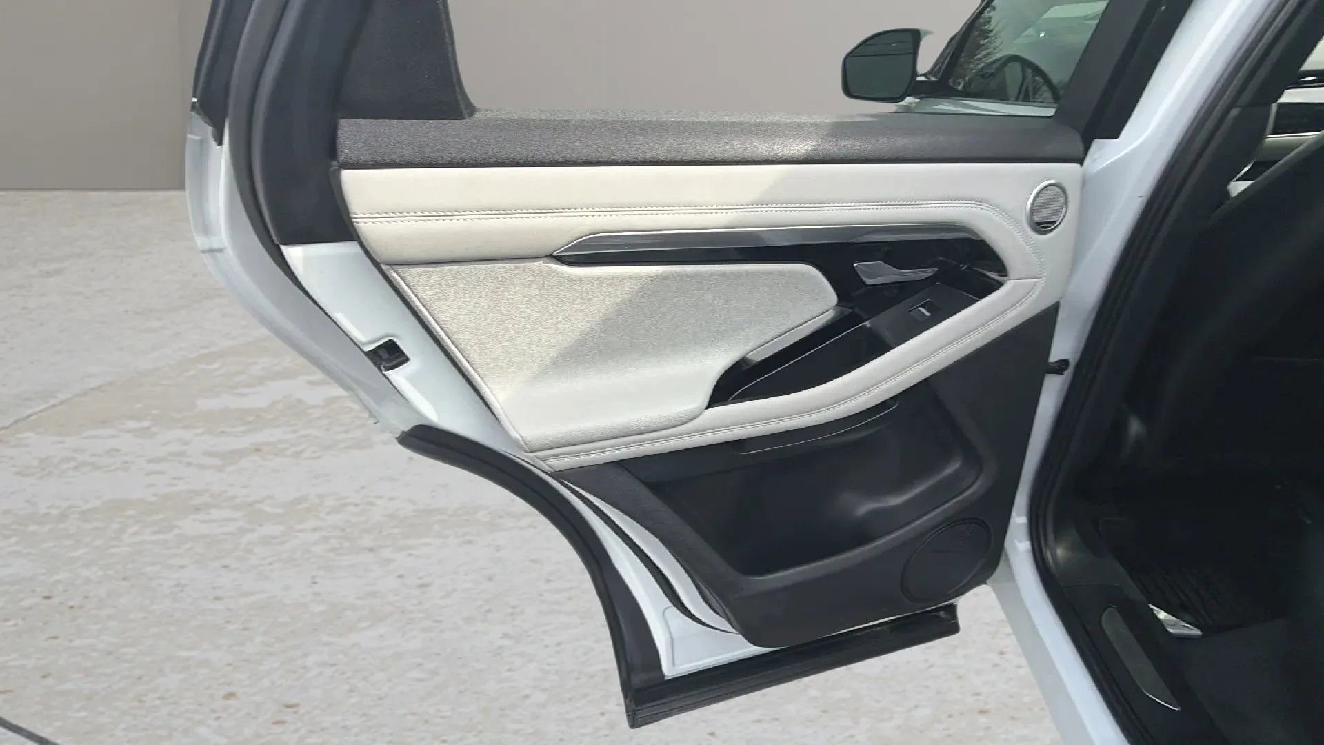 Used 2020 Land Rover Range Rover Evoque R-Dynamic S image 20