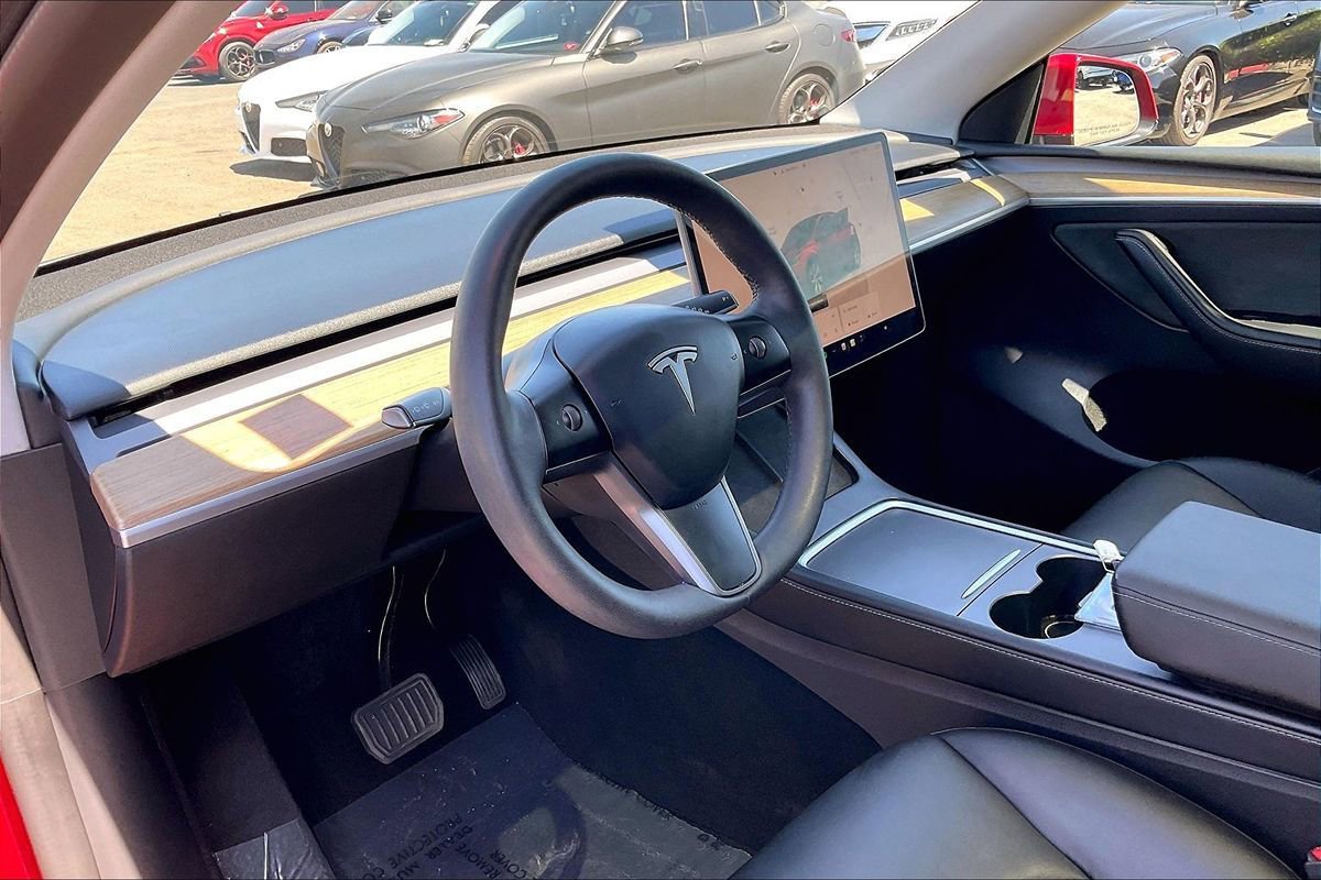 Used 2022 Tesla Model Y Long Range image 11