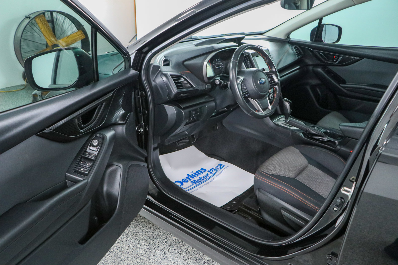 Used 2020 Subaru Crosstrek 2.0i Premium w/ Moonroof Package 1 AWD/4WD image 3