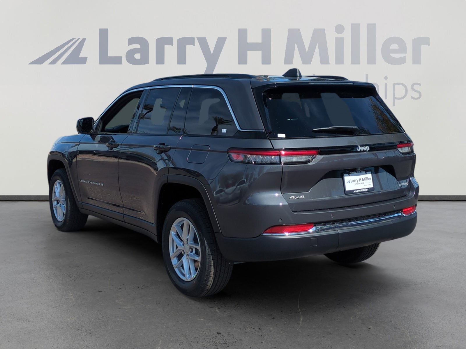 New 2026 Jeep Grand Cherokee Laredo X image 3