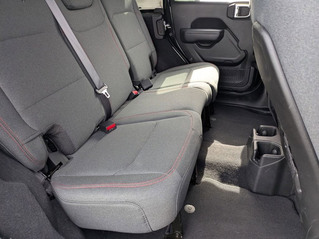 Used 2025 Jeep Wrangler Unlimited Rubicon w/ Convenience Group AWD/4WD image 28