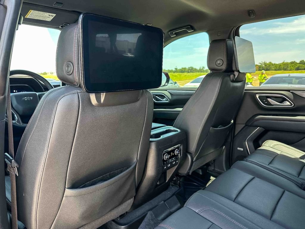 Used 2023 Chevrolet Suburban RST w/ Luxury Package AWD/4WD image 17