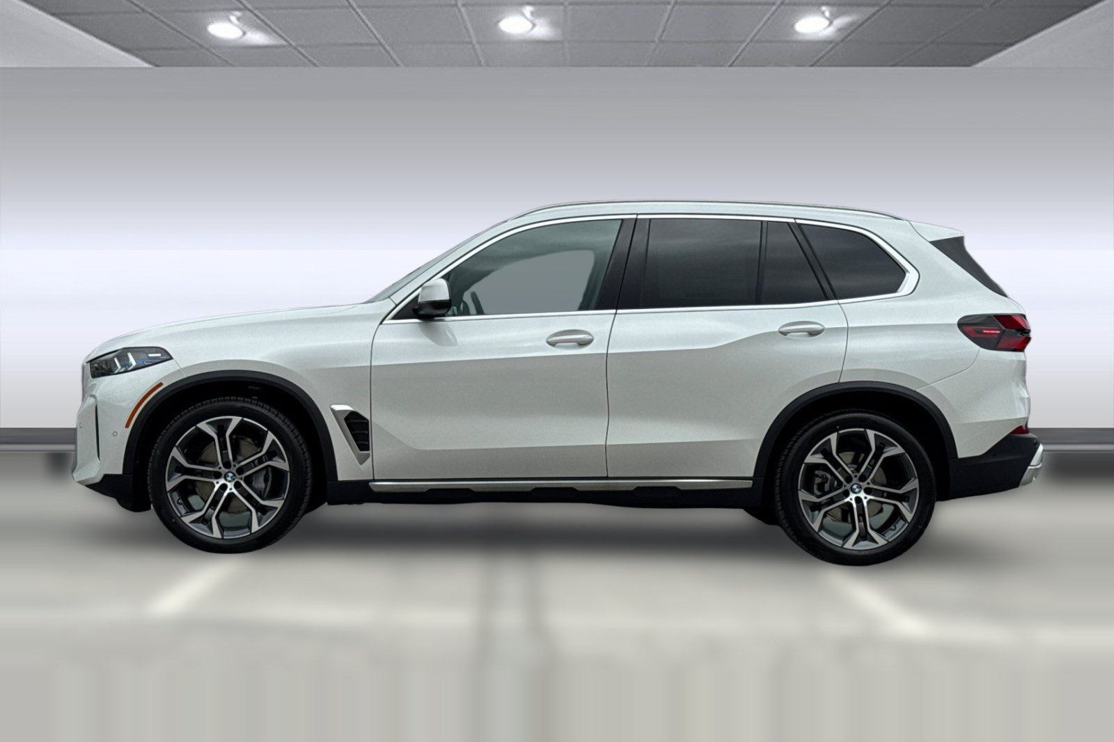 Used 2026 BMW X5 xDrive40i AWD/4WD image 2