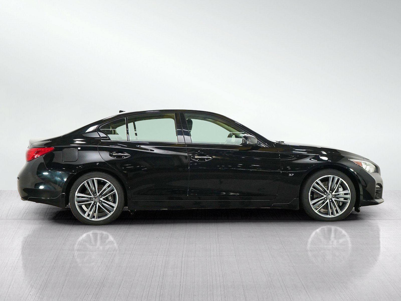 Used 2015 INFINITI Q50 AWD w/ Deluxe Touring Package image 6