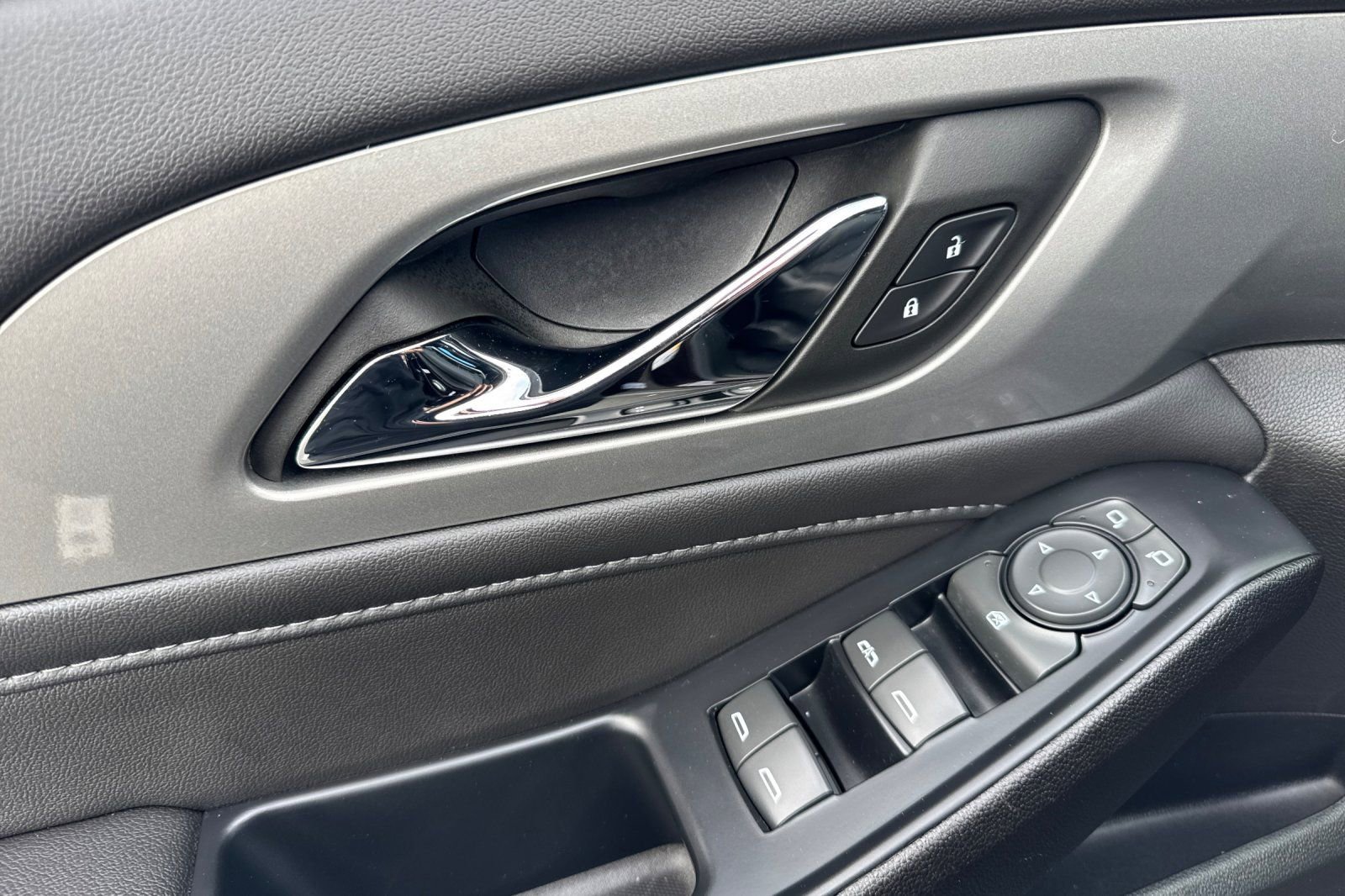 Used 2023 Chevrolet Traverse LT image 12