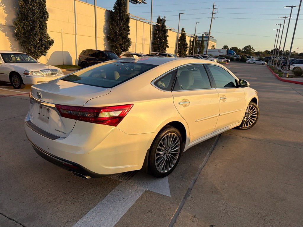 Used 2017 Toyota Avalon Limited FWD image 2