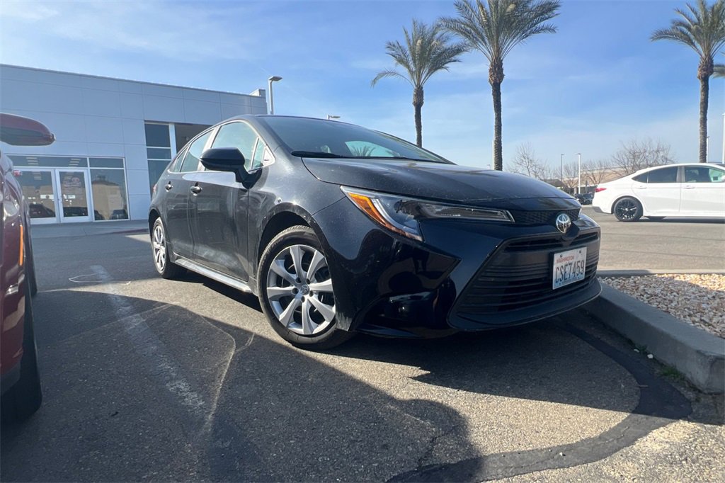 Used 2025 Toyota Corolla LE image 2