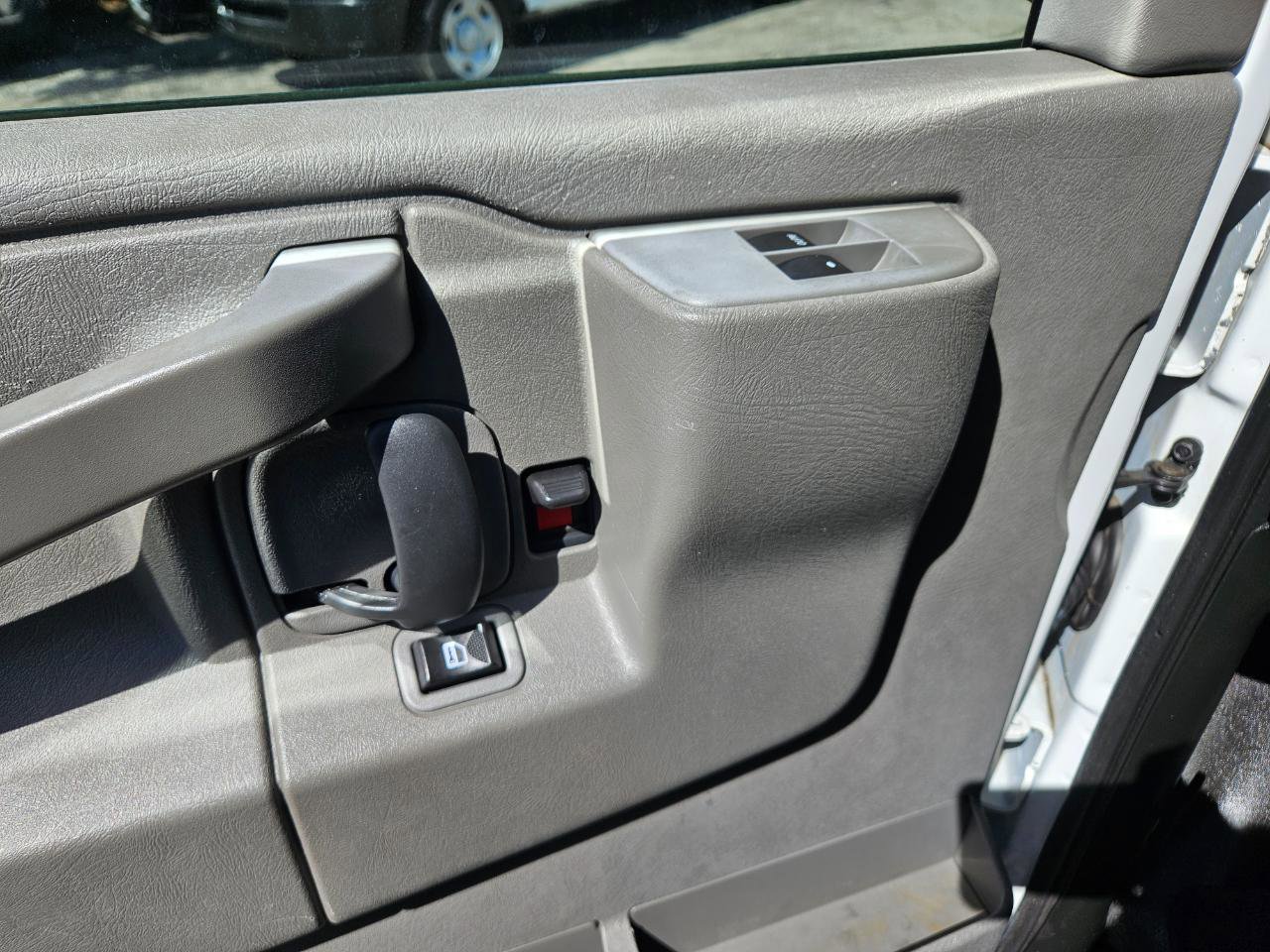 Used 2017 Chevrolet Express 3500 Extended RWD image 14