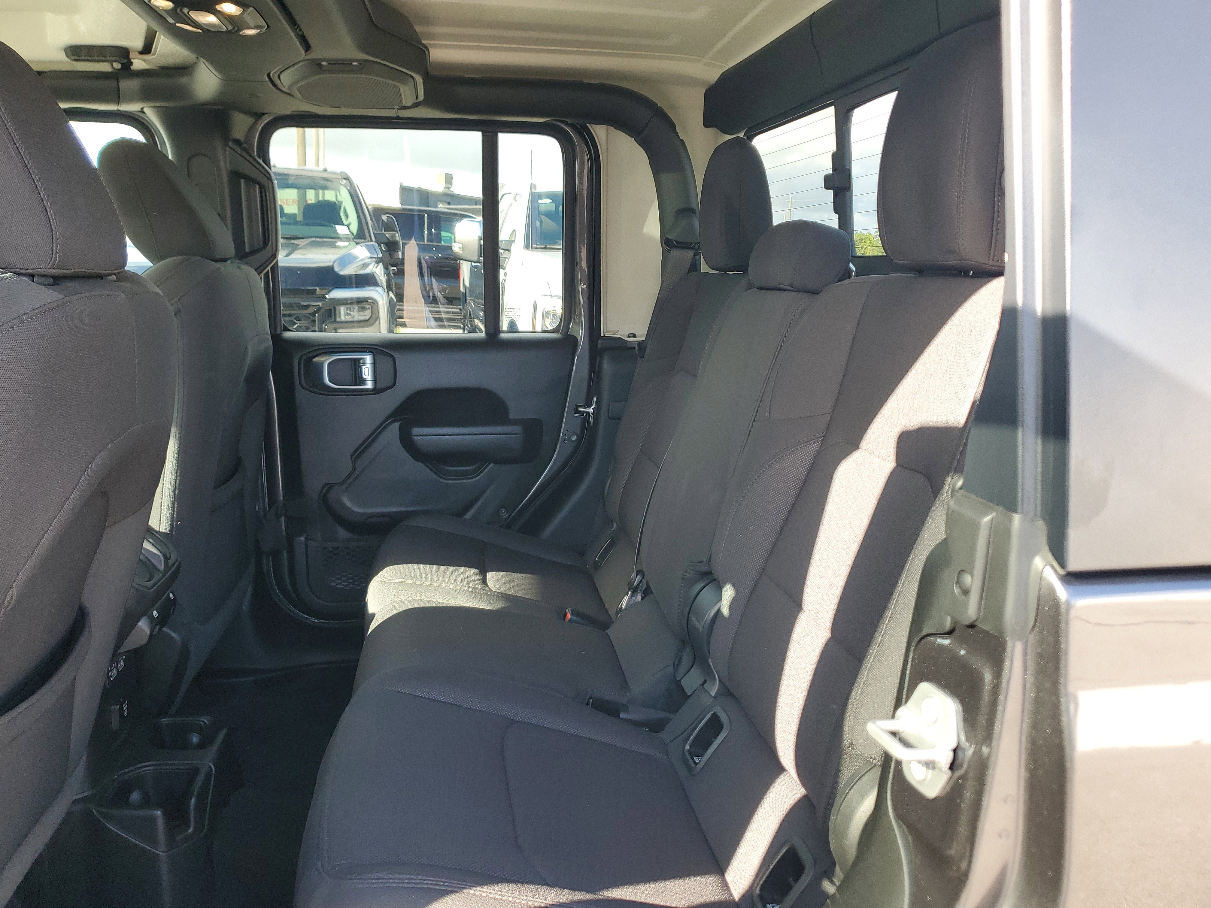 Used 2023 Jeep Gladiator Sport image 12