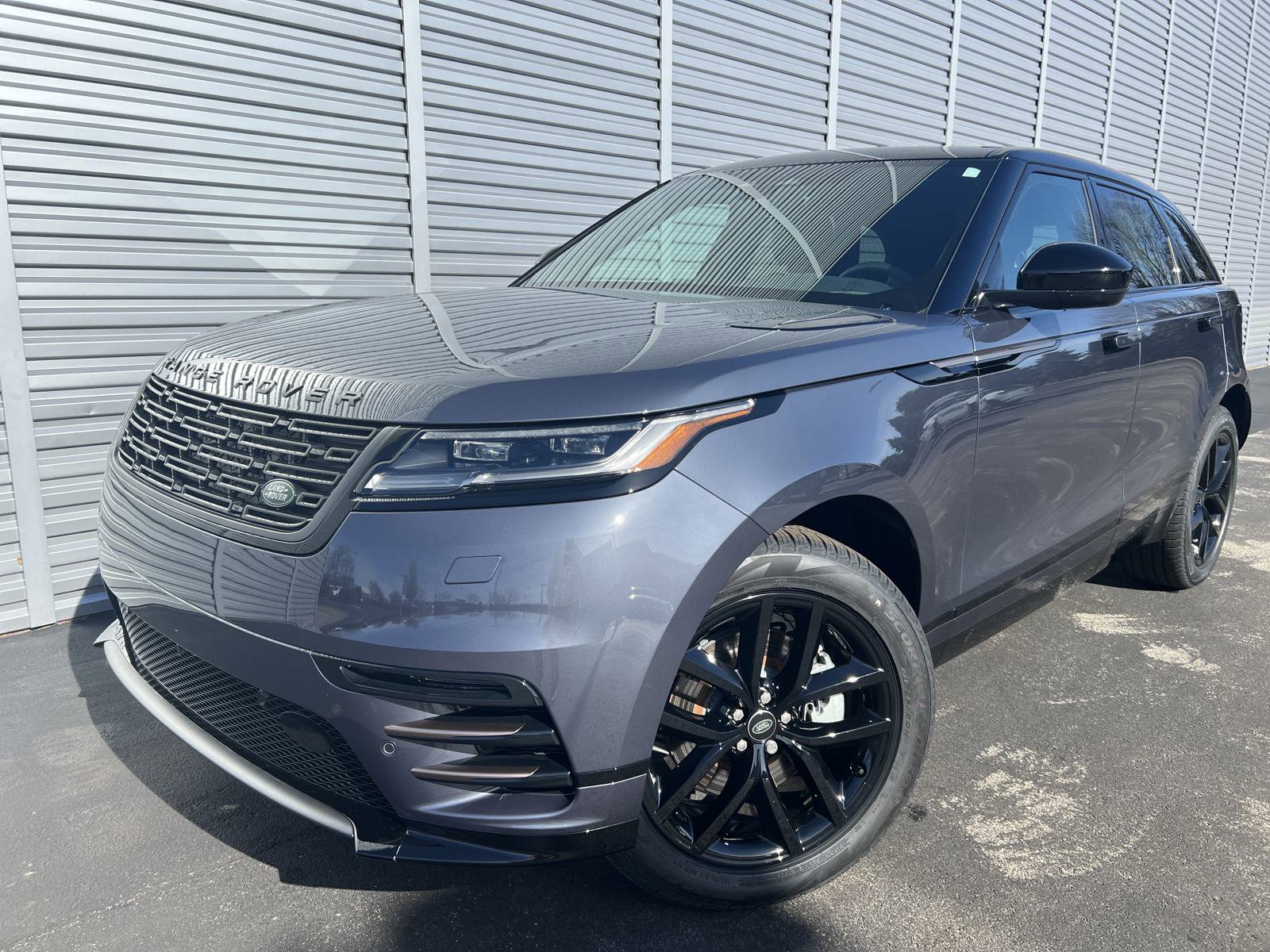 New 2025 Land Rover Range Rover Velar Dynamic SE image 1