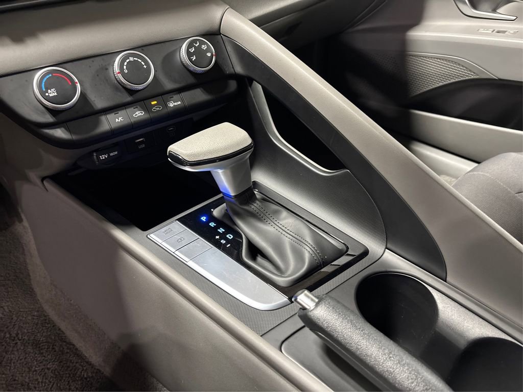 Certified 2025 Hyundai Elantra SE image 29