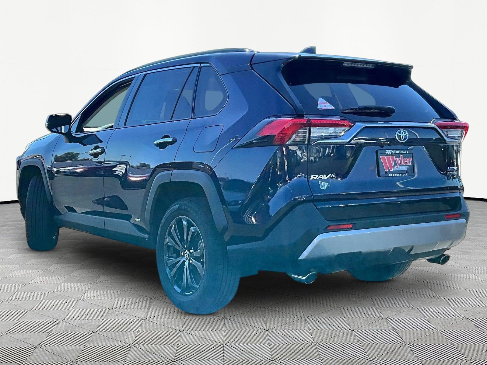 Used 2022 Toyota RAV4 Limited AWD/4WD image 4