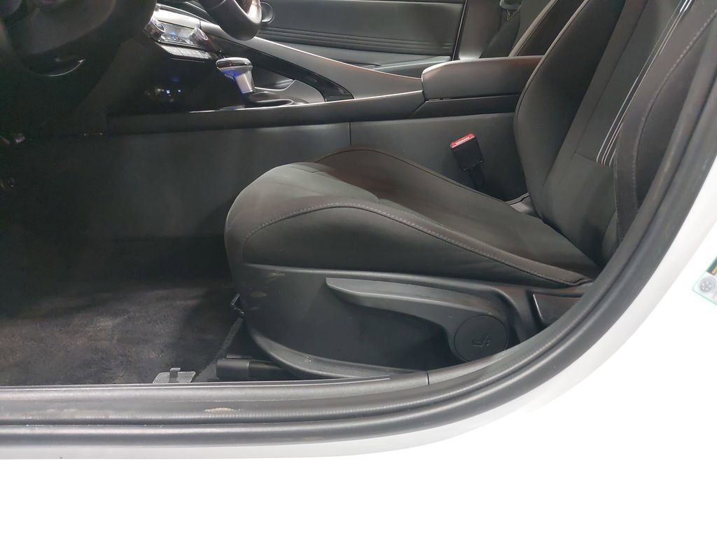 Certified 2025 Hyundai Elantra SEL image 29