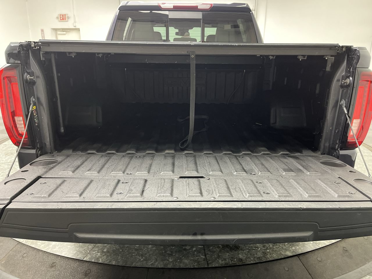 Certified 2022 GMC Sierra 1500 SLT w/ SLT Premium Plus Package AWD/4WD image 35