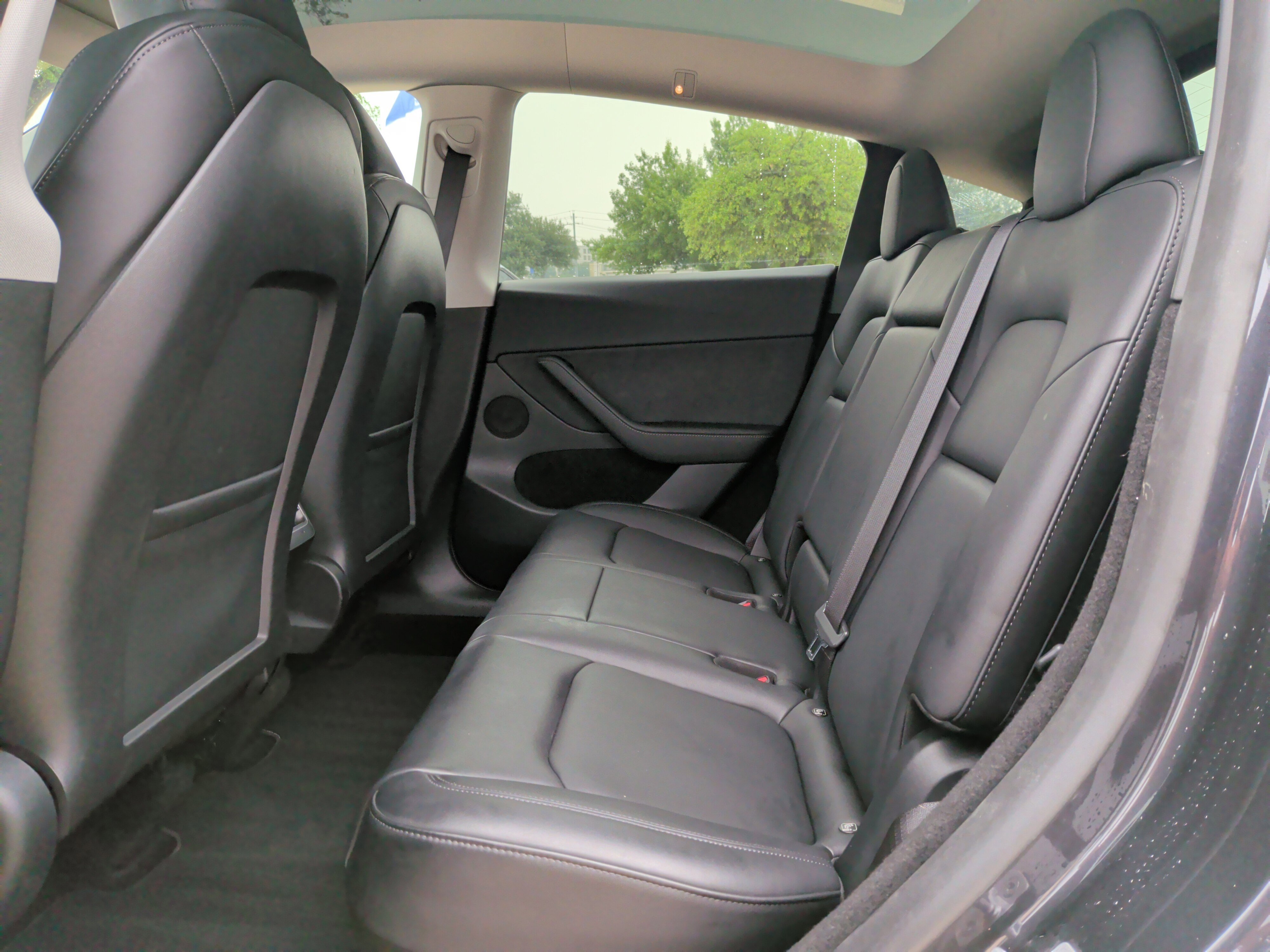 Used 2024 Tesla Model Y 2WD image 31