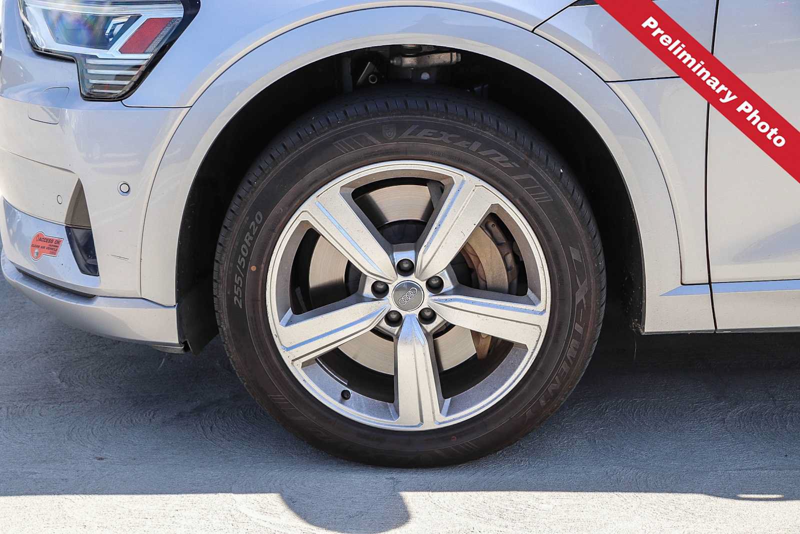 Used 2019 Audi e-tron Prestige w/ Prestige Package AWD/4WD image 10