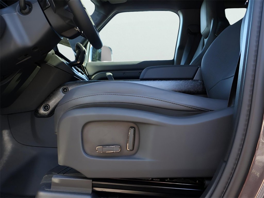 New 2026 Land Rover Defender 110 OCTA image 43