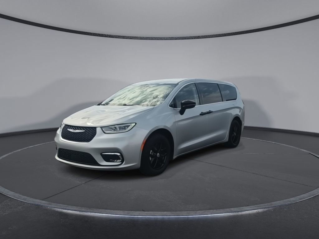Used 2024 Chrysler Pacifica Touring-L FWD image 4