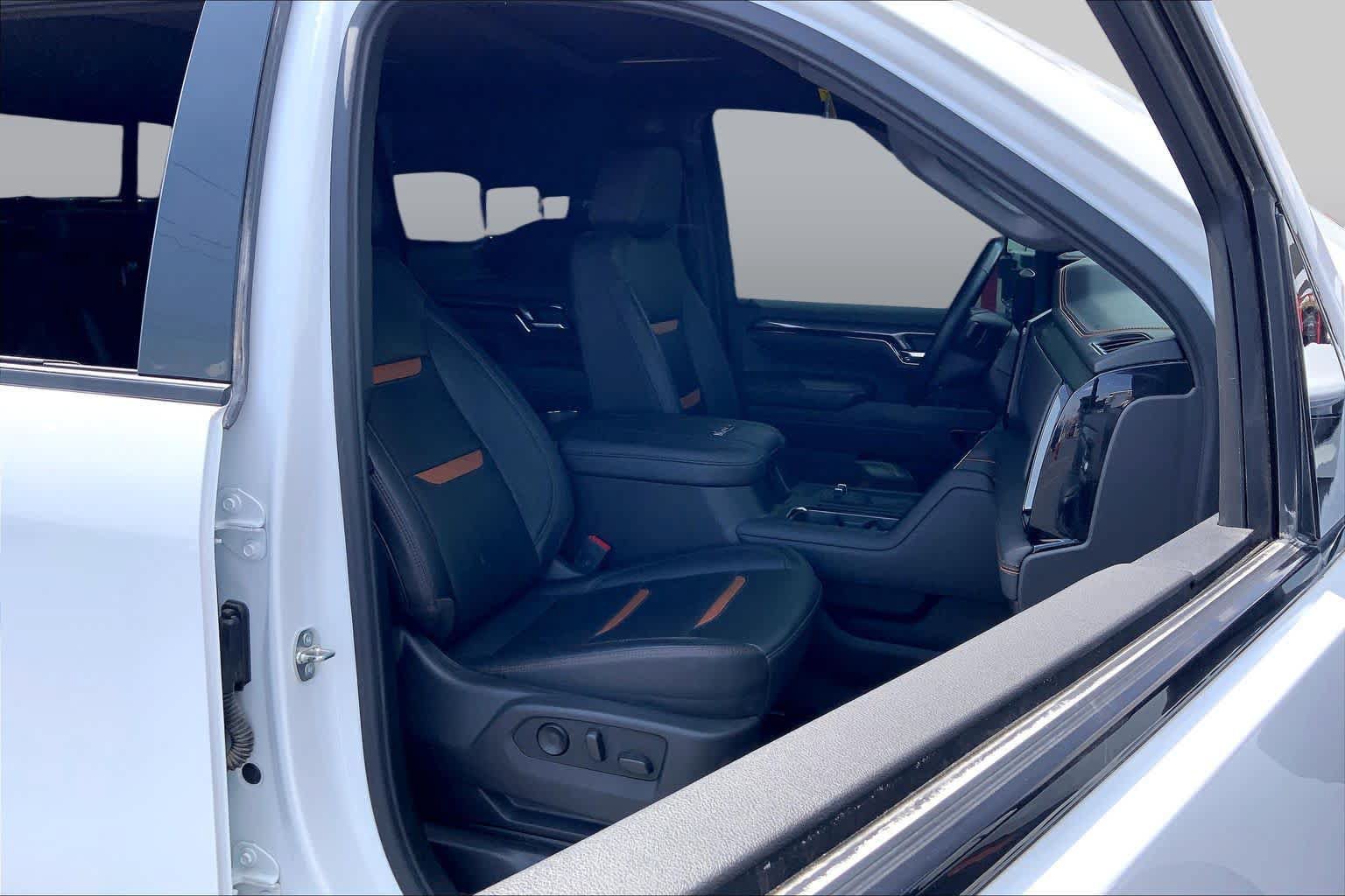 Used 2024 GMC Sierra 2500 AT4 w/ AT4 Premium Plus Package AWD/4WD image 9