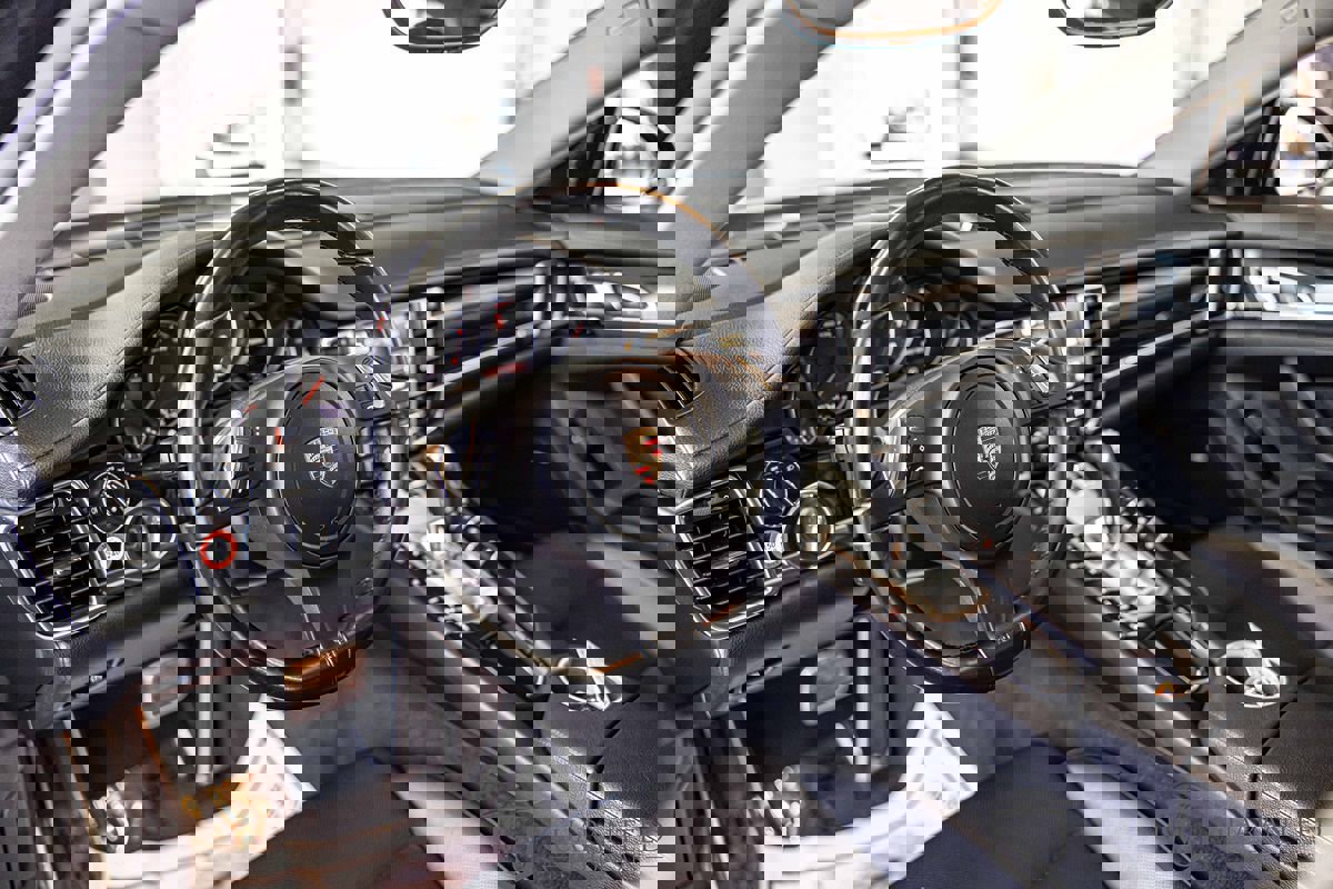 Used 2015 Porsche Panamera 4 image 20