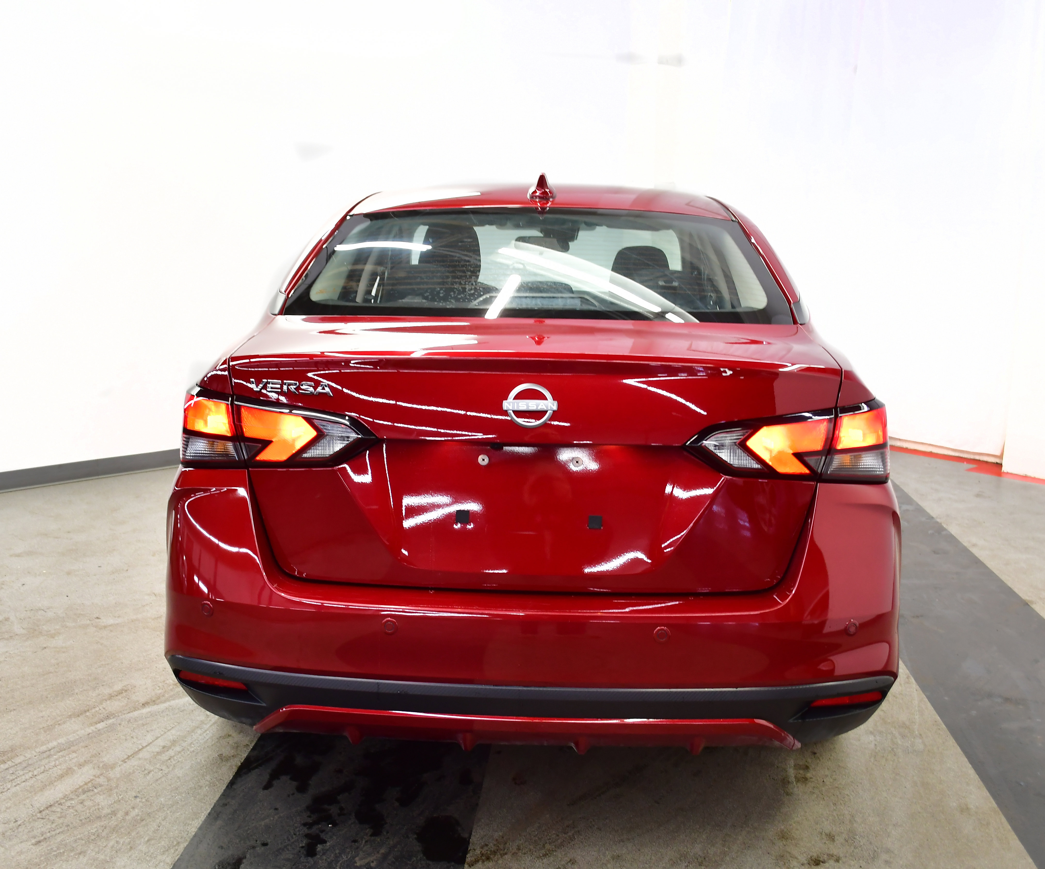 Used 2025 Nissan Versa SV image 6