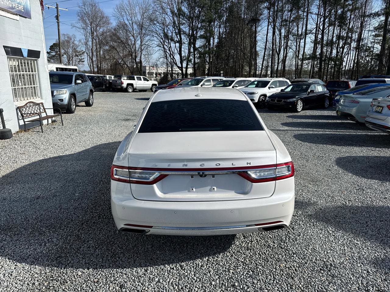 Used 2017 Lincoln Continental Select image 4