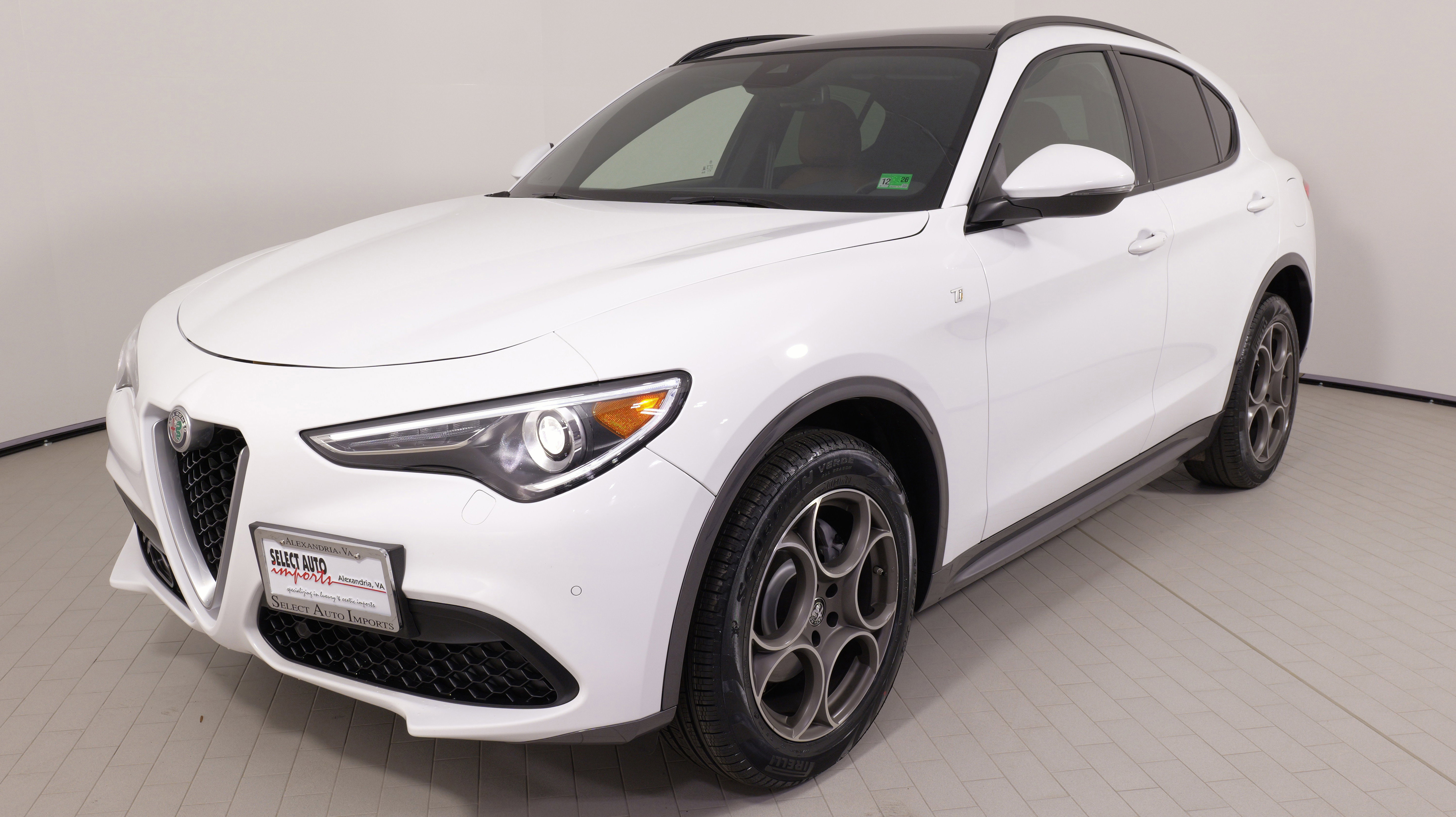 Used 2023 Alfa Romeo Stelvio Ti image 4