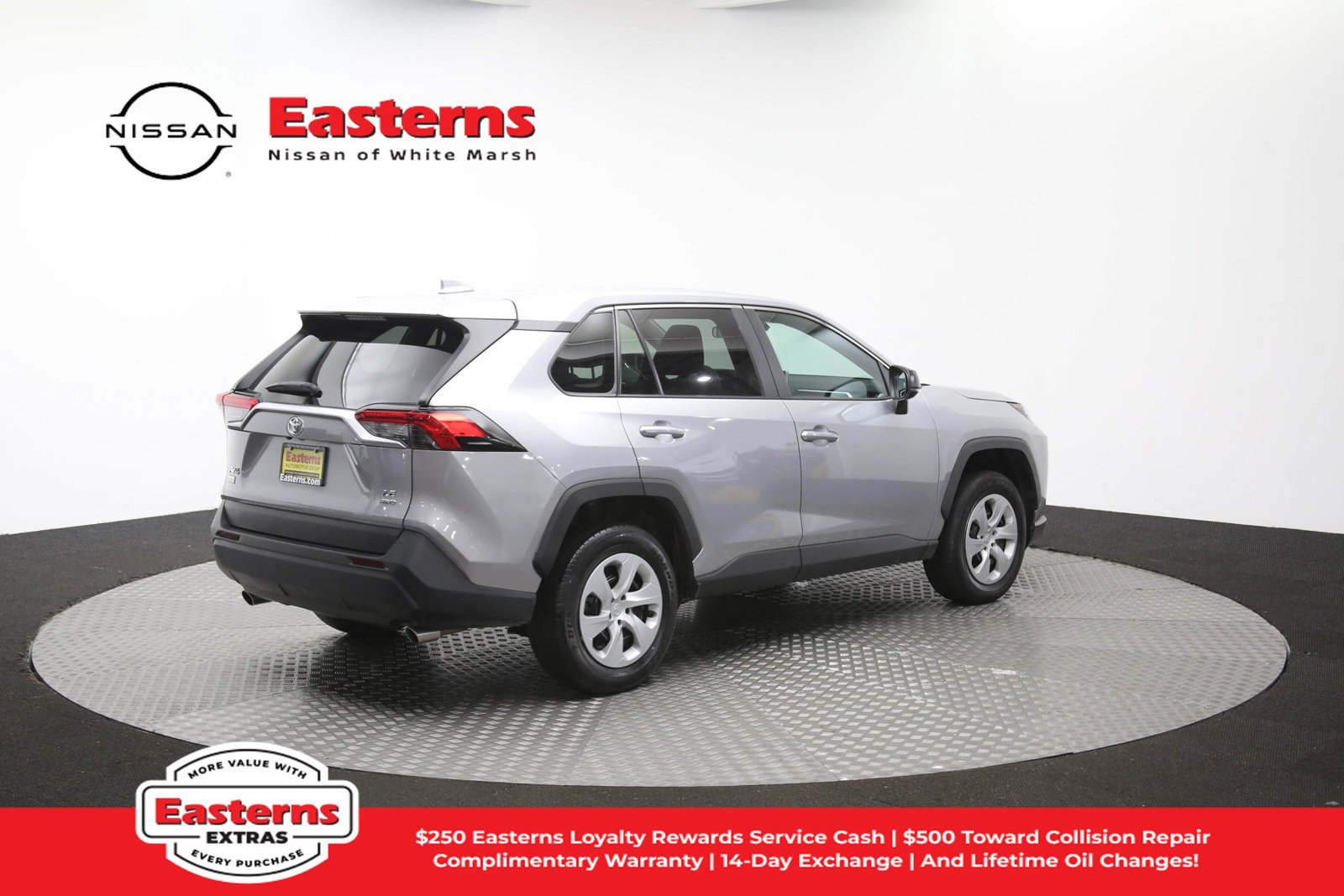 Used 2025 Toyota RAV4 LE AWD/4WD image 40