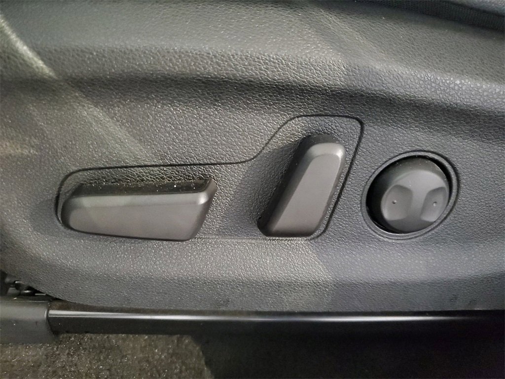 Used 2022 Kia Niro EX image 16