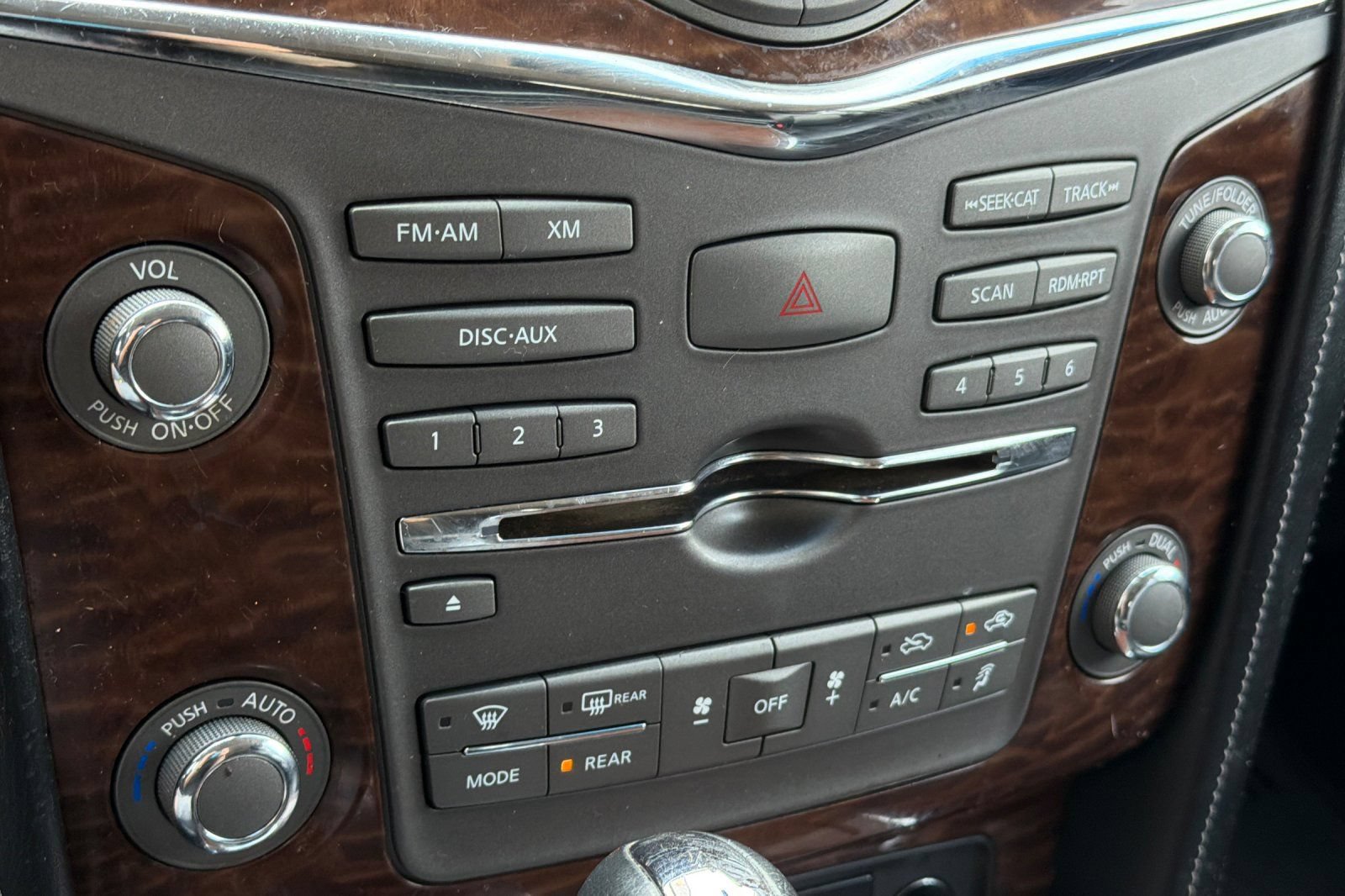Used 2017 Nissan Armada Platinum w/ Interior Lighting Package AWD/4WD image 22