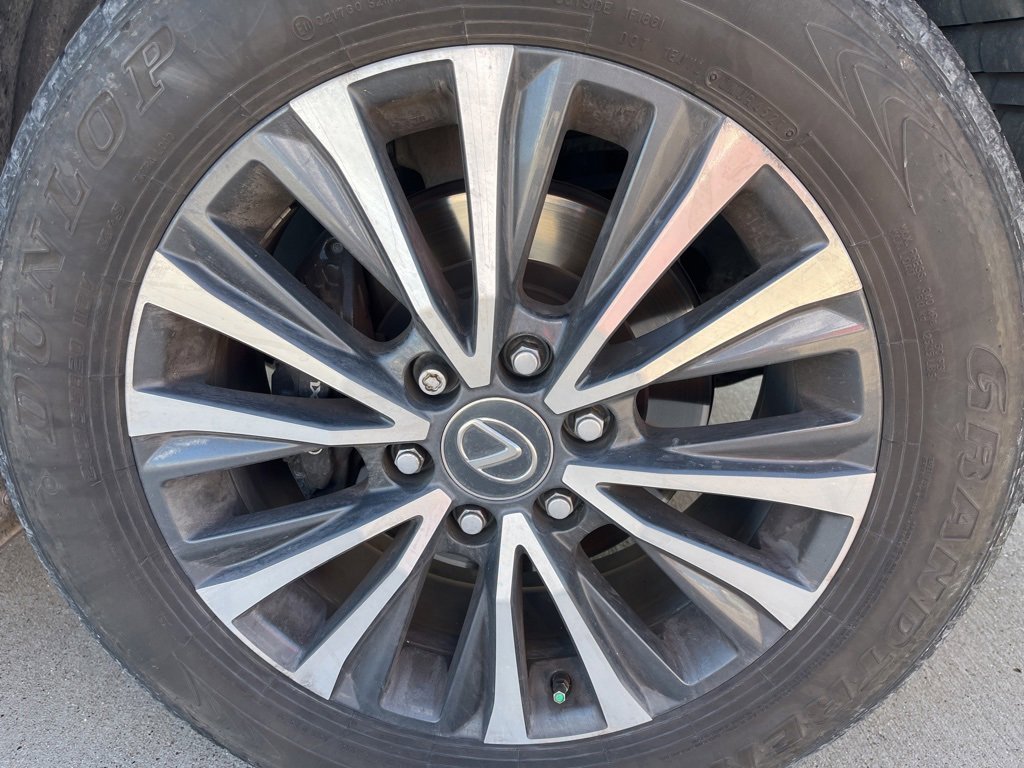 Used 2022 Lexus LX 600 4WD w/ Appearance Package image 8