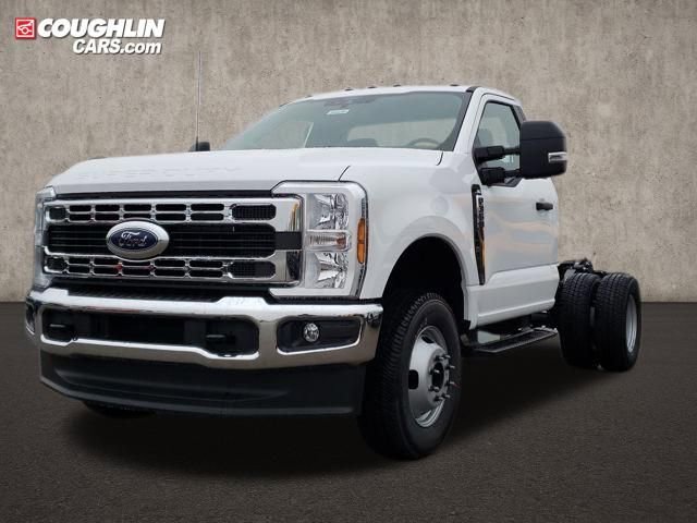 New 2026 Ford F350 XL w/ XL Chrome Package AWD/4WD image 3