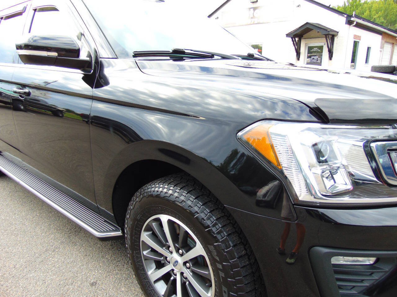 Used 2019 Ford Expedition Max XLT w/ Equipment Group 202A AWD/4WD image 46