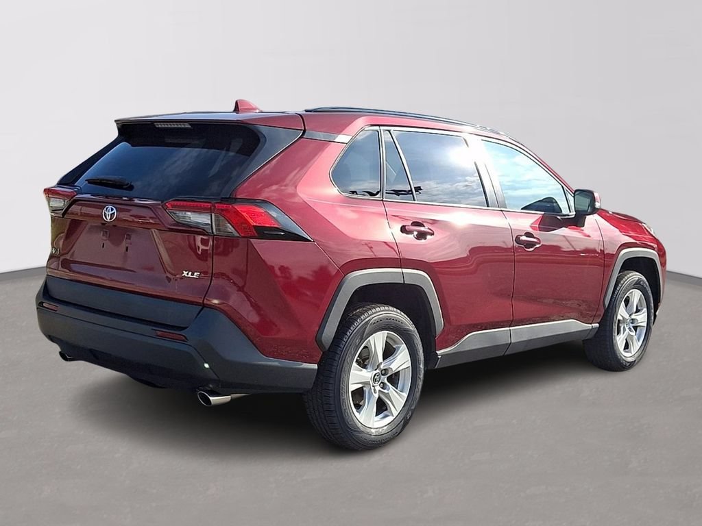 Used 2021 Toyota RAV4 XLE w/ Convenience Package FWD image 6
