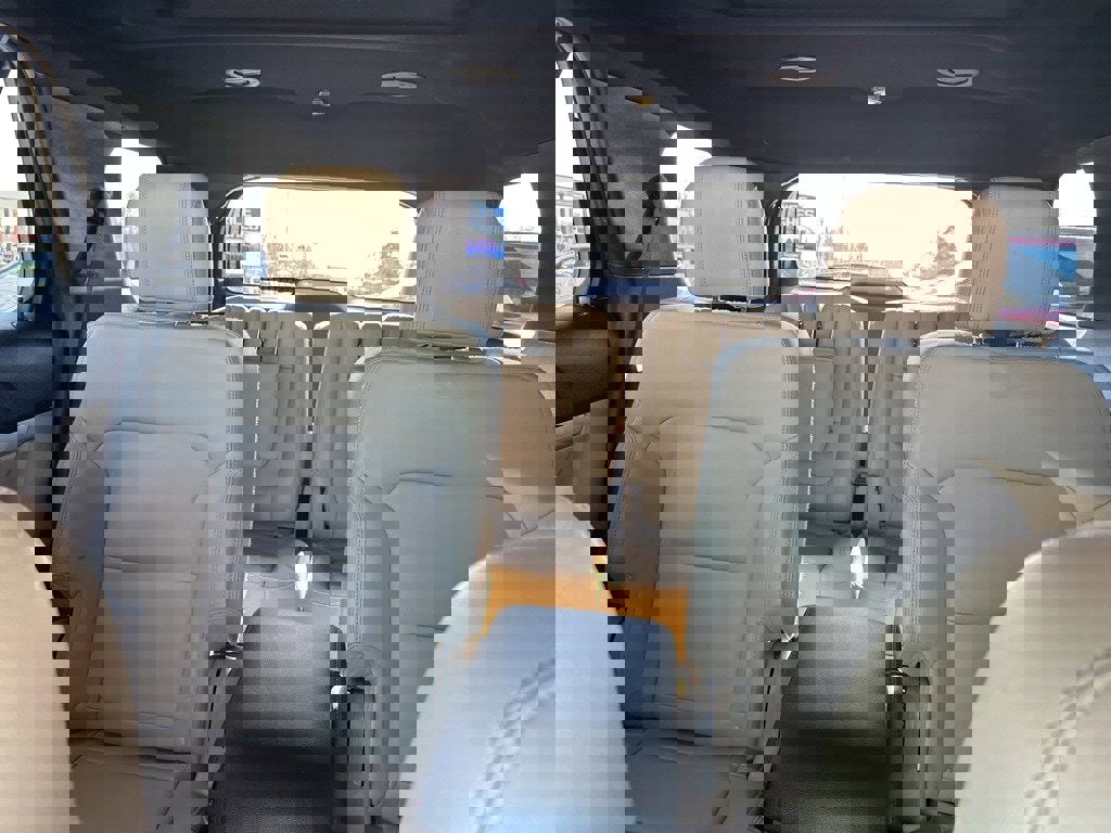 Used 2016 Ford Explorer XLT w/ Equipment Group 202A image 18