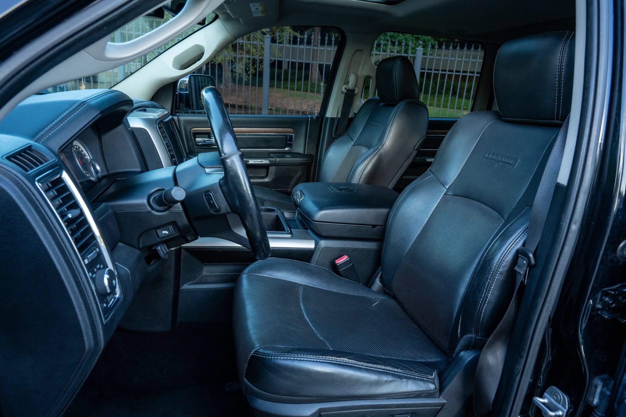Used 2014 RAM 1500 Laramie w/ Convenience Group AWD/4WD image 10