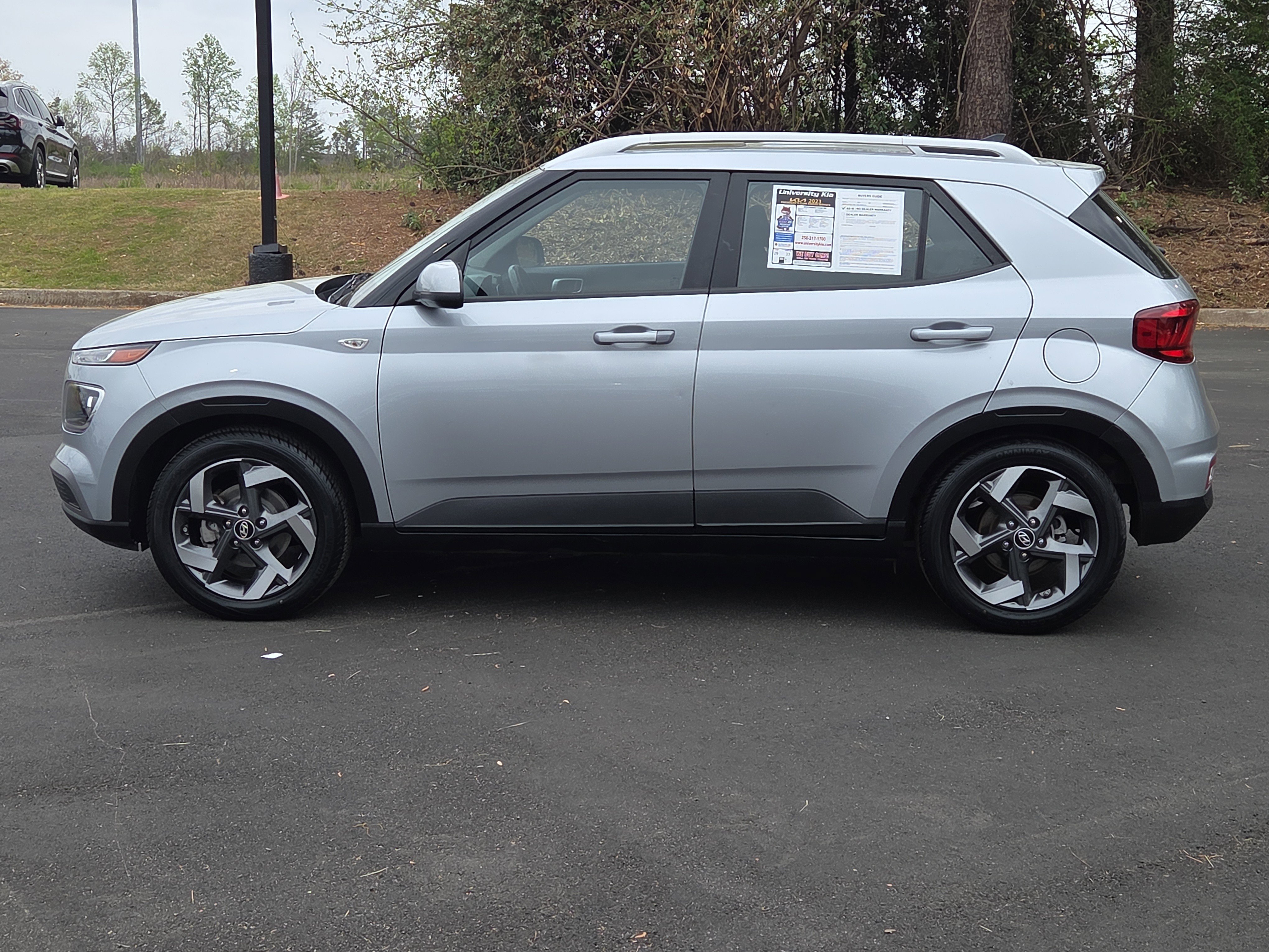 Used 2022 Hyundai Venue SEL w/ Cargo Package image 7