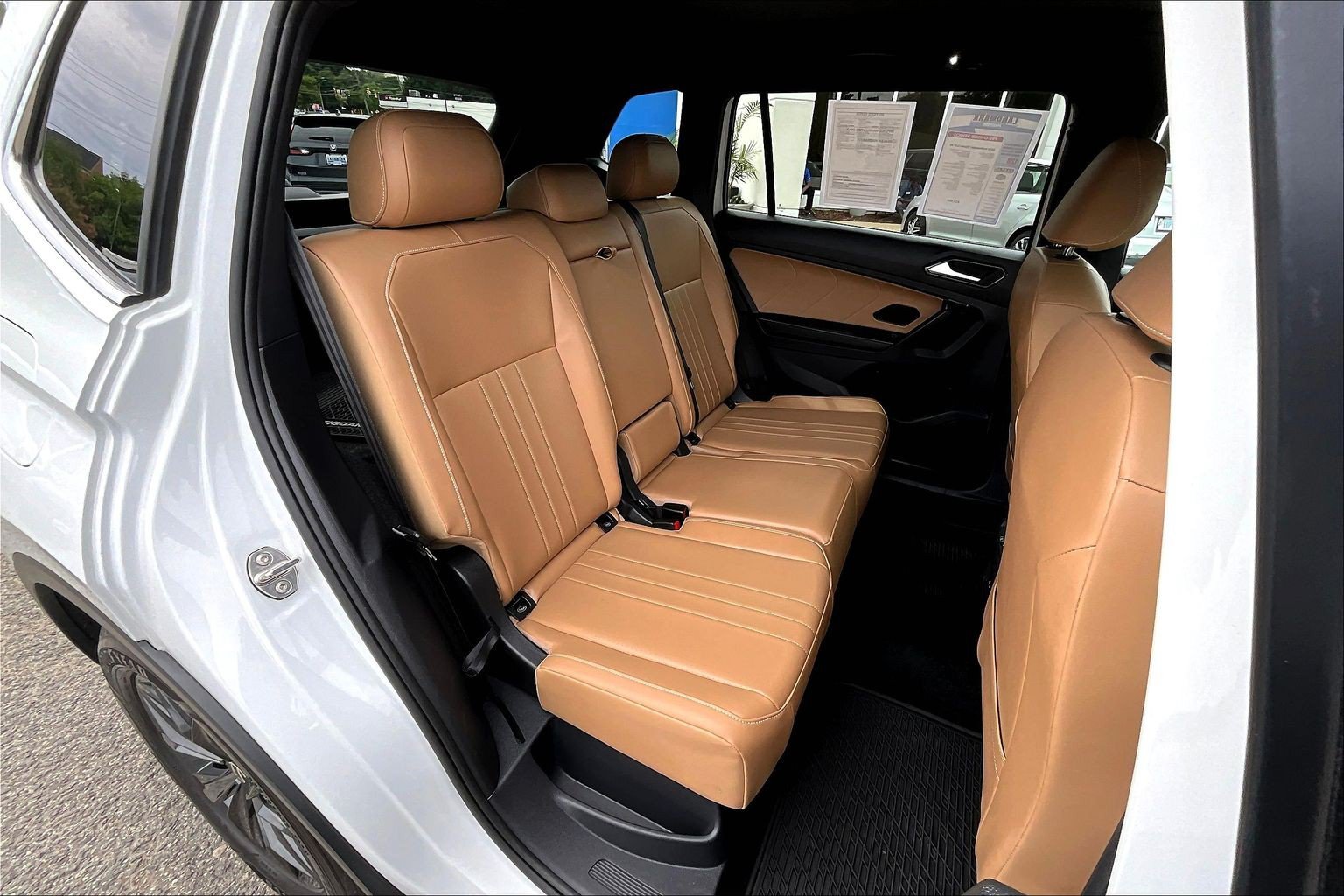 Used 2024 Volkswagen Tiguan SE w/ Panoramic Sunroof Package AWD/4WD image 29