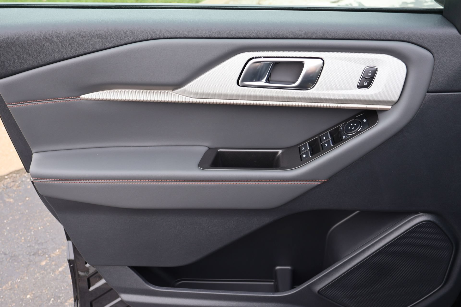 New 2026 Ford Explorer Active RWD image 17
