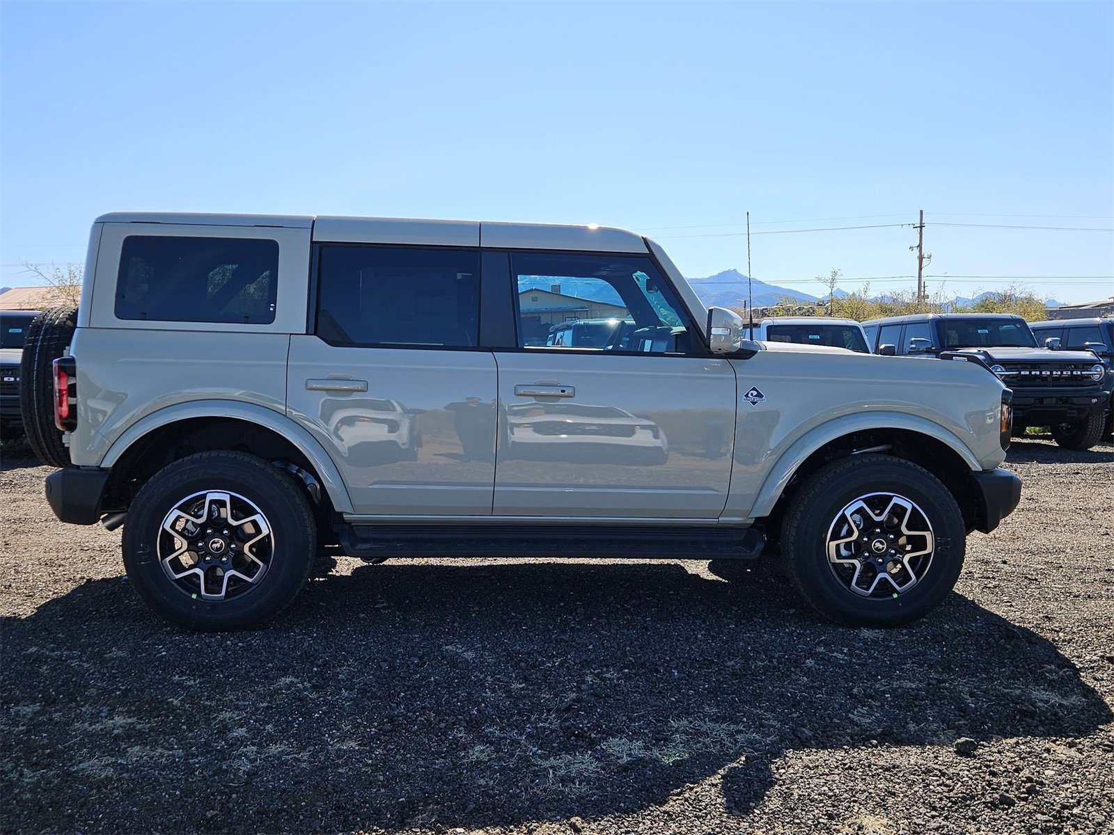 New 2025 Ford Bronco Outer Banks image 4