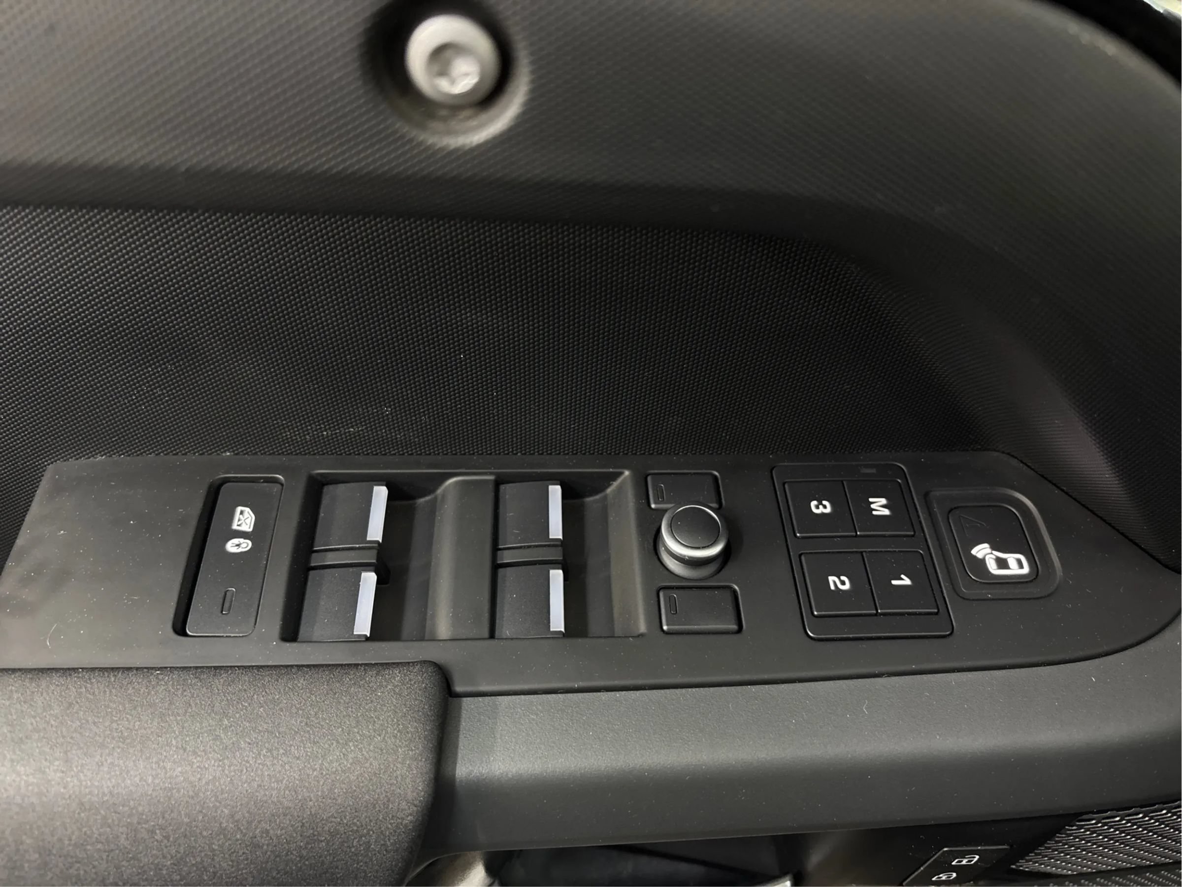Used 2021 Land Rover Defender 110 X-Dynamic SE AWD/4WD image 41