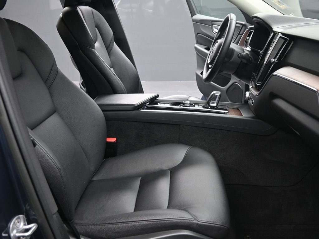 Used 2023 Volvo XC60 B5 Plus w/ Climate Package image 16
