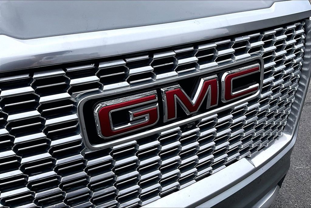 Used 2024 GMC Yukon XL Denali RWD image 34